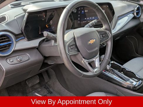 Used 2025 Chevrolet Trax LT w/ LT Convenience Package FWD image 15