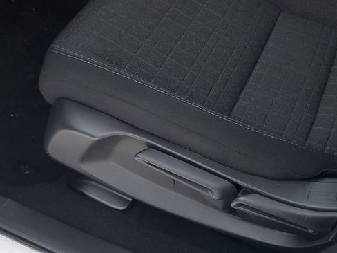 Certified 2025 Honda HR-V LX image 9