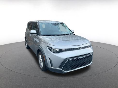 Used 2025 Kia Soul LX w/ LX Technology Package image 2