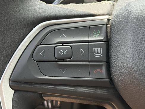 Used 2024 Jeep Grand Cherokee Altitude AWD/4WD image 17