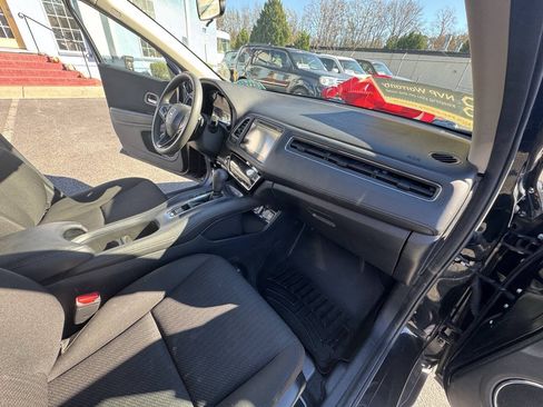 Used 2017 Honda HR-V EX image 16