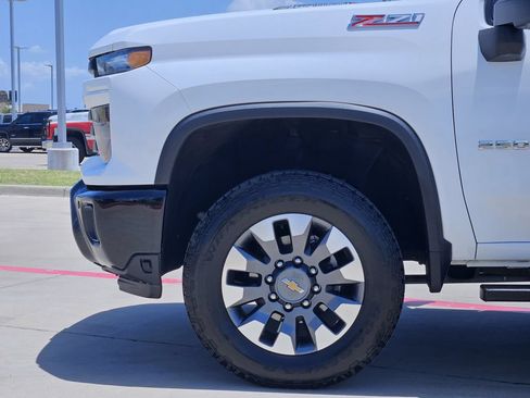 Used 2025 Chevrolet Silverado 2500 Custom w/ Custom Value Package AWD/4WD image 12