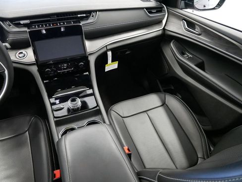 Certified 2025 Jeep Grand Cherokee L Limited w/ Luxury Tech Group II image 33