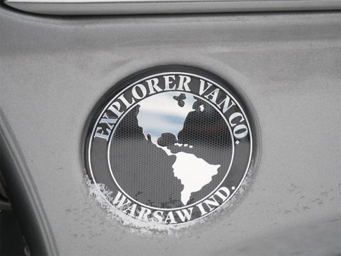 Used 2018 GMC Savana 2500 w/ Enhanced Convenience Package image 9