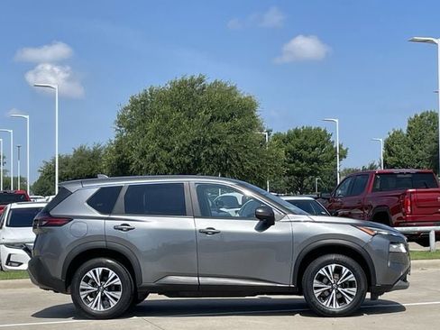 Used 2023 Nissan Rogue SV FWD image 3