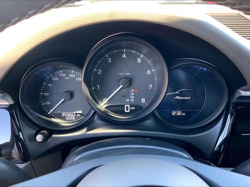 Used 2022 Porsche Macan AWD/4WD image 21