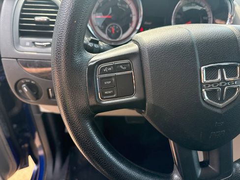 Used 2018 Dodge Grand Caravan SE w/ UConnect Hands-Free Group FWD image 19