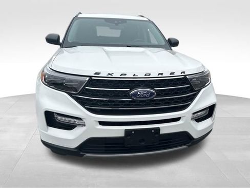 Used 2023 Ford Explorer XLT w/ Equipment Group 202A AWD/4WD image 8