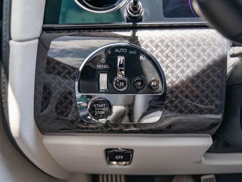 Used 2025 Rolls-Royce Cullinan Black Badge AWD/4WD image 22