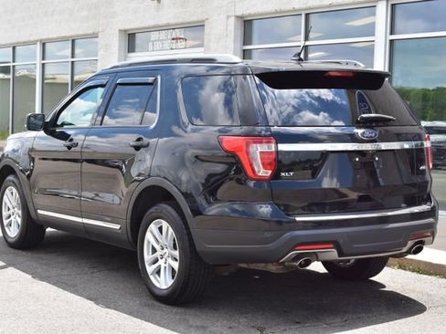 Used 2018 Ford Explorer XLT w/ XLT Technology Feature Bundle AWD/4WD image 8