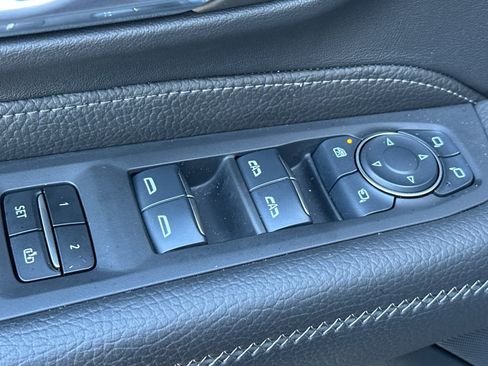 Used 2024 GMC Yukon XL Denali AWD/4WD image 13