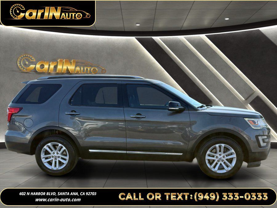 Used 2017 Ford Explorer XLT w/ Equipment Group 202A FWD image 4
