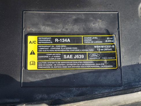 Used 2008 Lincoln Town Car Signature Limited image 31