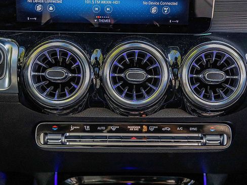 Used 2023 Mercedes-Benz GLB 250 4MATIC image 14