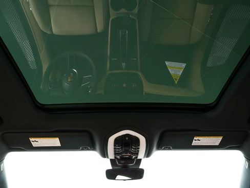 Certified 2026 Porsche Macan AWD/4WD image 21