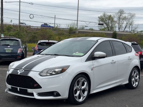 Used 2014 Ford Focus ST w/ Equipment Group 202A FWD image 2