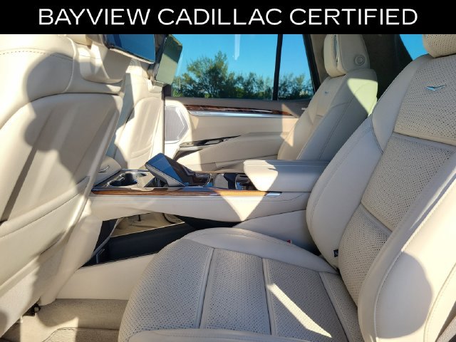 Used 2025 Cadillac Escalade Premium Luxury Platinum AWD/4WD image 19
