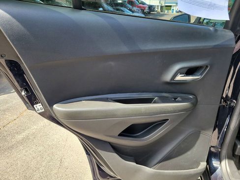 Used 2021 Chevrolet Trax LS w/ Tint and Cruise Package AWD/4WD image 15
