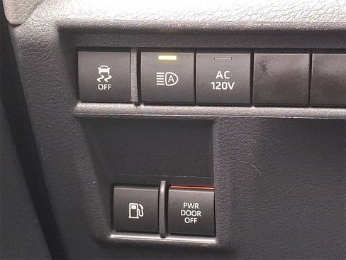 Certified 2024 Toyota Sienna XLE image 24