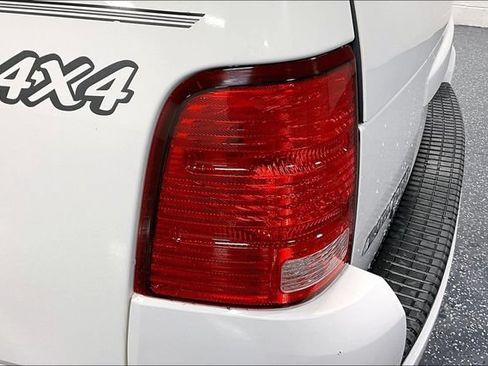 Used 2005 Ford Explorer XLT AWD/4WD image 16