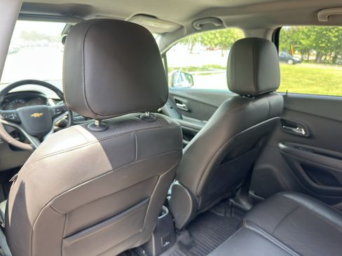 Used 2020 Chevrolet Trax LT w/ Driver Confidence Package FWD image 17