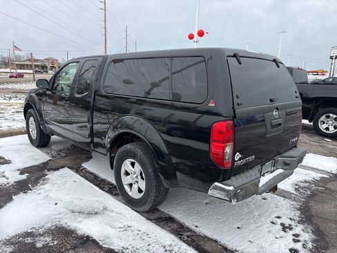 Used 2013 Nissan Frontier SV image 12