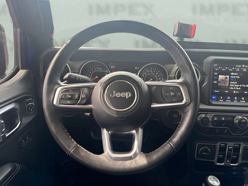 Used 2018 Jeep Wrangler Unlimited Sahara w/ Dual Top Group AWD/4WD image 10