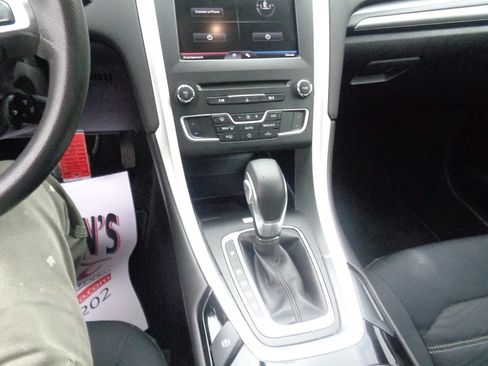 Used 2016 Ford Fusion SE FWD image 15