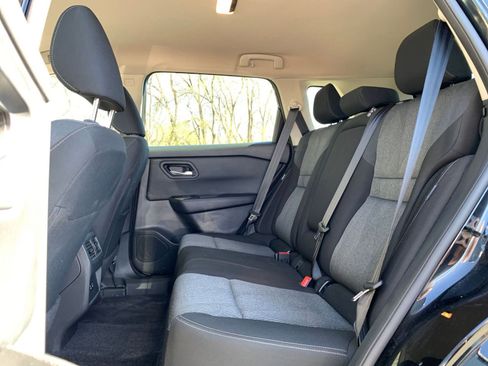 Used 2025 Nissan Rogue SV image 28