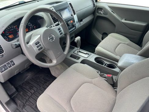 Used 2015 Nissan Frontier SV w/ SV Value Truck Package AWD/4WD image 17