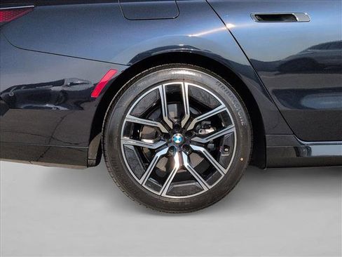 Used 2025 BMW 740i xDrive image 26