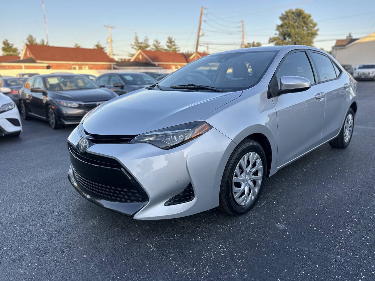 Used 2017 Toyota Corolla LE FWD image 3