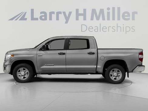 Used 2017 Toyota Tundra SR5 w/ TRD Off Road Package AWD/4WD image 3