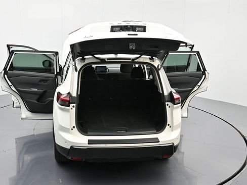 Used 2024 Nissan Rogue S image 44