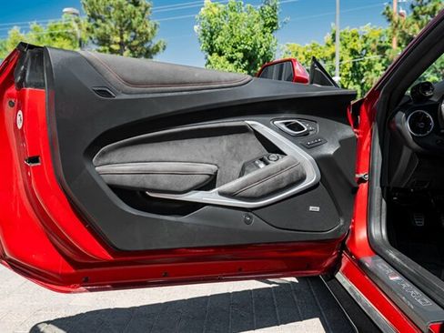 Used 2018 Chevrolet Camaro ZL1 RWD image 25