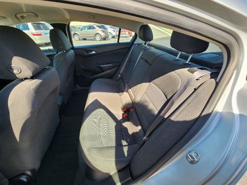 Used 2017 Chevrolet Cruze LT FWD image 17