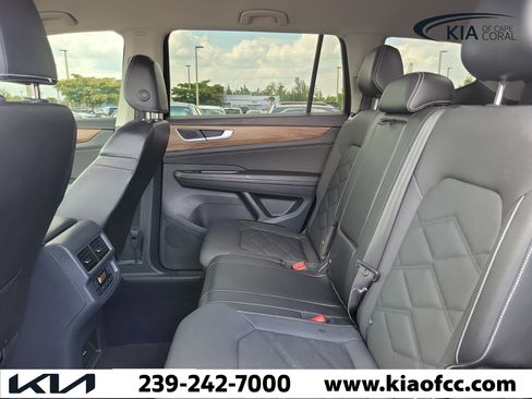Used 2024 Volkswagen Atlas SE FWD image 13