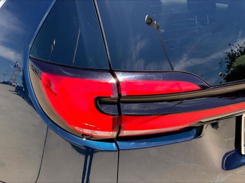 Used 2023 Chrysler Pacifica Touring-L FWD image 28