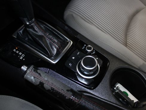 Used 2016 MAZDA MAZDA3 i Touring FWD image 19