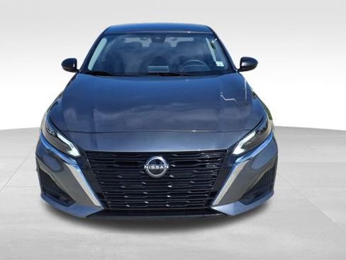 Used 2025 Nissan Altima 2.5 SV image 2