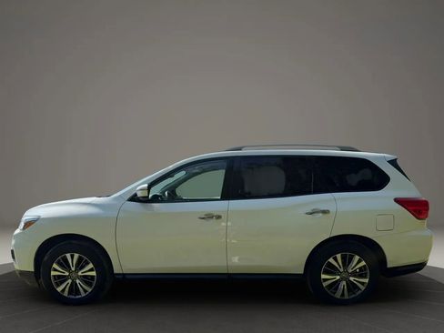 Used 2019 Nissan Pathfinder SV FWD image 2