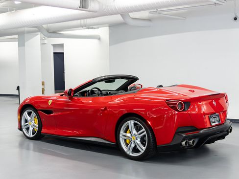 Used 2020 Ferrari Portofino RWD image 3