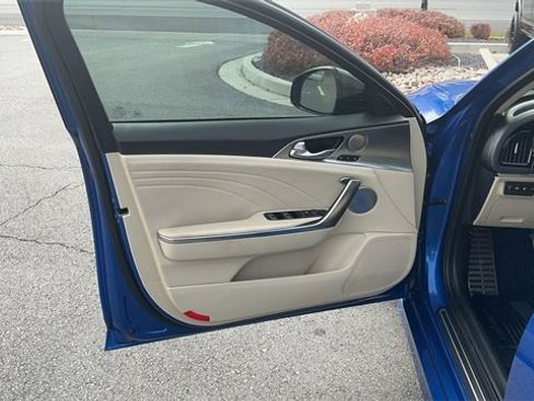 Certified 2023 Kia Stinger GT2 image 2