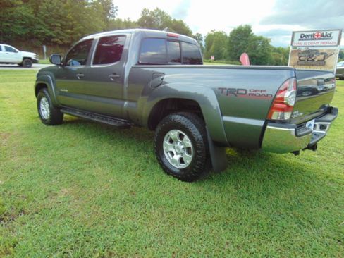 Used 2015 Toyota Tacoma 4x4 Double Cab w/ SR5 Package image 3