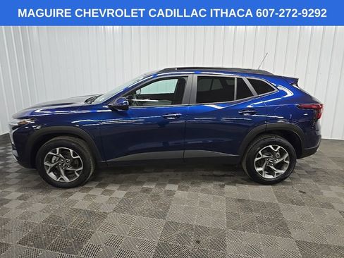Used 2024 Chevrolet Trax LT w/ LT Convenience Package FWD image 5