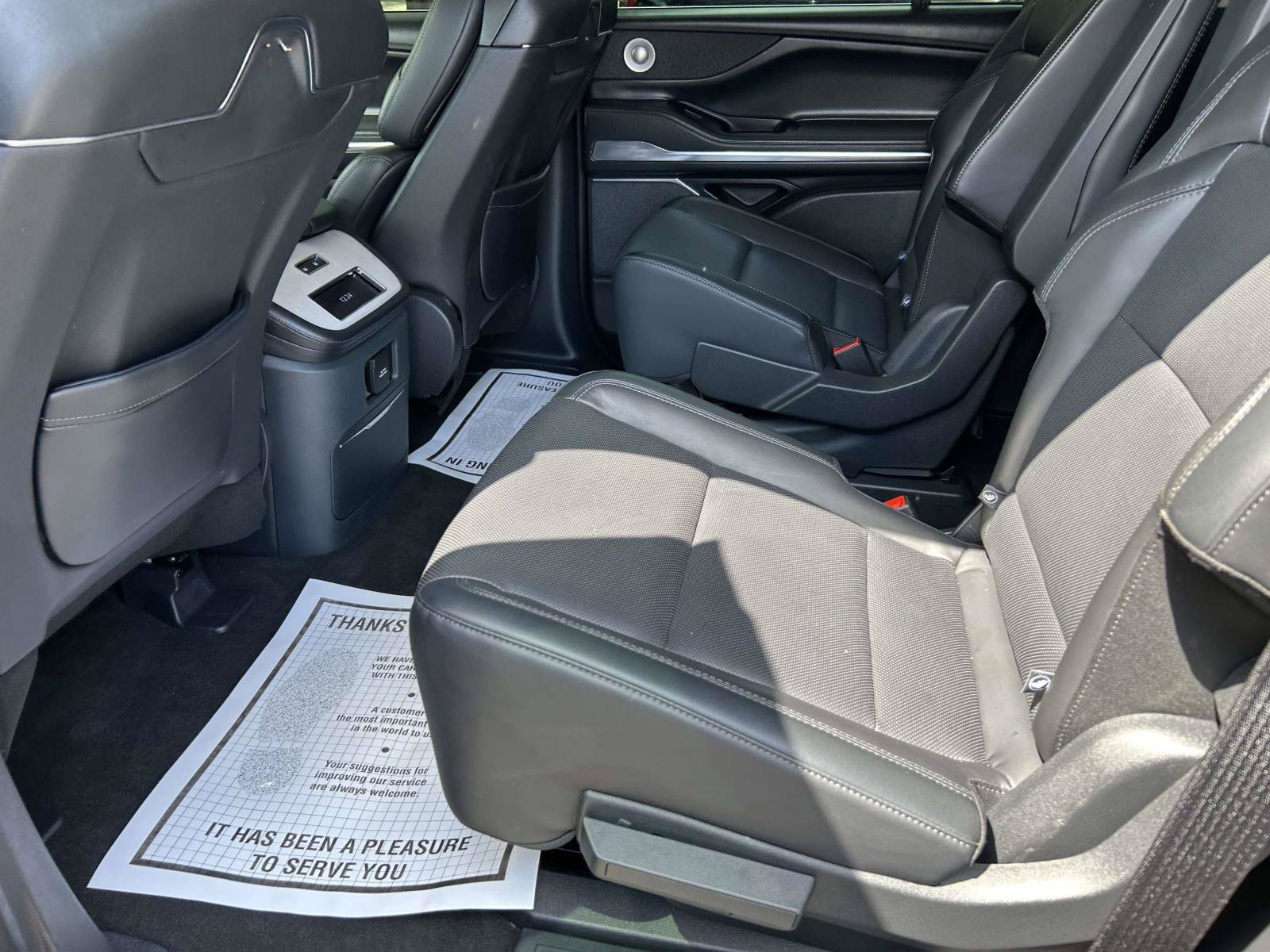 Certified 2025 Lincoln Navigator Reserve AWD/4WD image 17