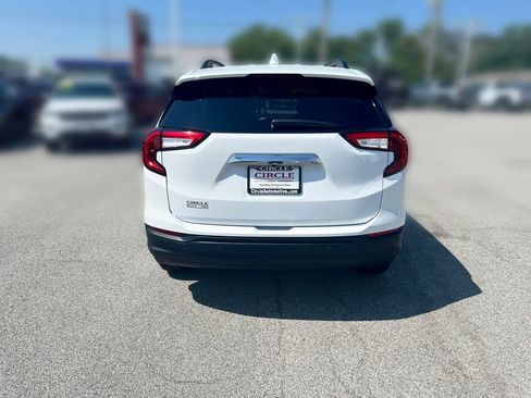 Used 2024 GMC Terrain SLE w/ Driver Convenience Package FWD image 6