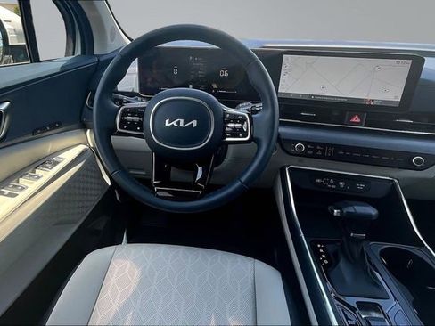 Used 2026 Kia Carnival EX FWD image 8
