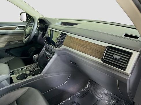 Used 2023 Volkswagen Atlas SE w/ Panoramic Sunroof Package FWD image 30