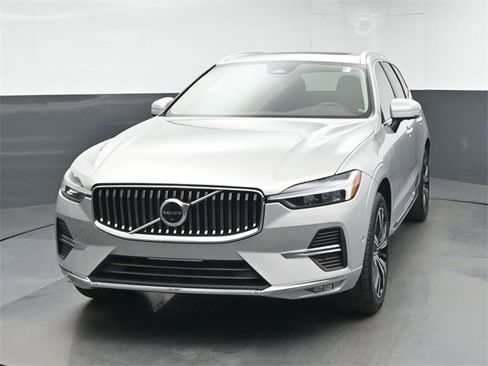 Used 2023 Volvo XC60 B5 Plus w/ Protection Package image 3